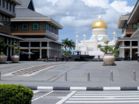 The Sultan Omar Ali Saifuddien Mosque in downtown Bandar Seri Begawan